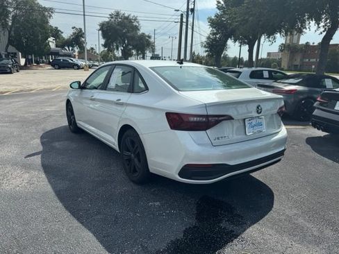 Used 2024 Volkswagen Jetta SE FWD image 3
