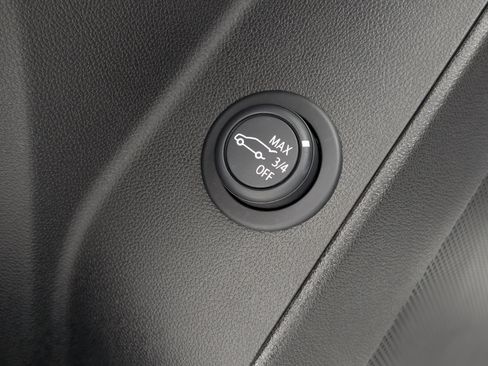 Used 2023 Chevrolet Equinox RS image 28