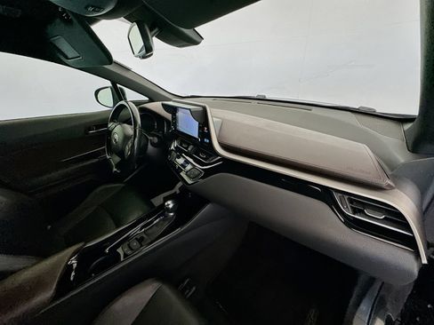 Used 2019 Toyota C-HR Limited FWD image 28