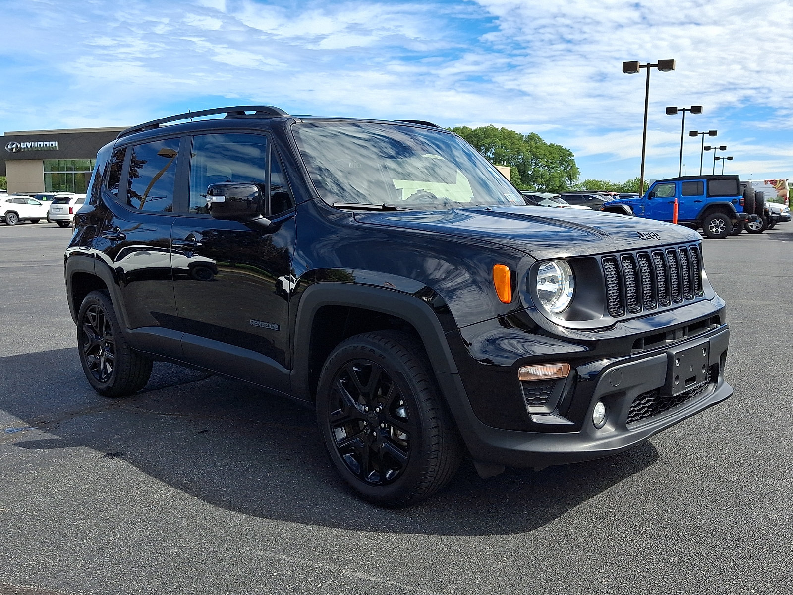 Certified 2023 Jeep Renegade Altitude AWD/4WD image 3