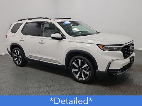 Used 2024 Honda Pilot Touring image 2