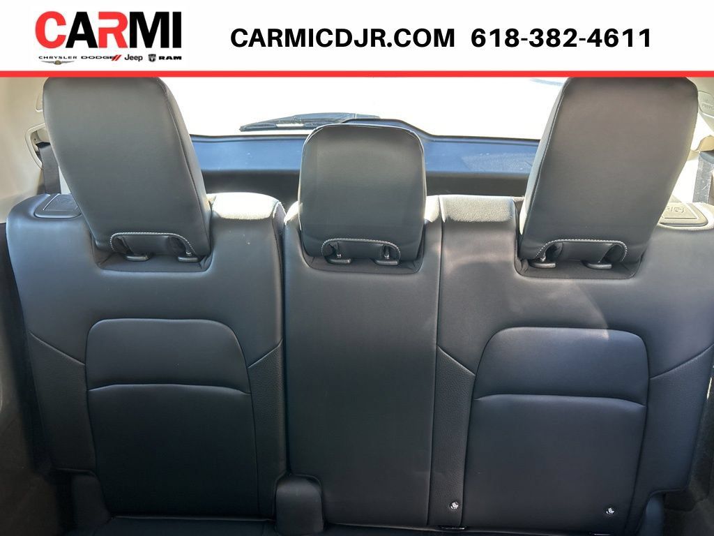 Used 2023 Nissan Pathfinder SL AWD/4WD image 34