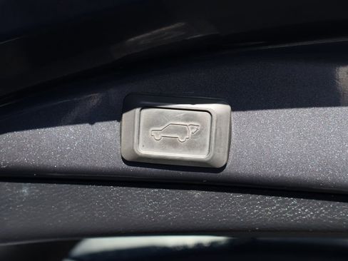 Used 2018 Toyota RAV4 XLE image 19