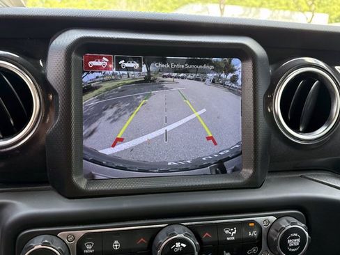 Used 2021 Jeep Wrangler Unlimited Rubicon w/ Trailer Tow Package AWD/4WD image 23