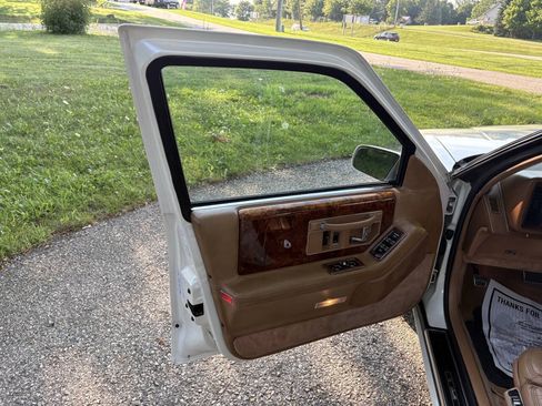 Used 1989 Cadillac Seville FWD image 10