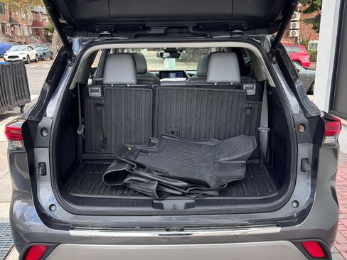 Used 2022 Toyota Highlander Platinum image 7