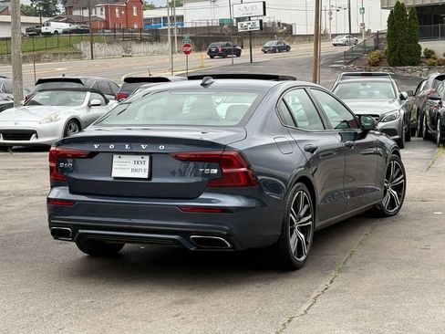 Used 2019 Volvo S60 T5 R-Design FWD image 2