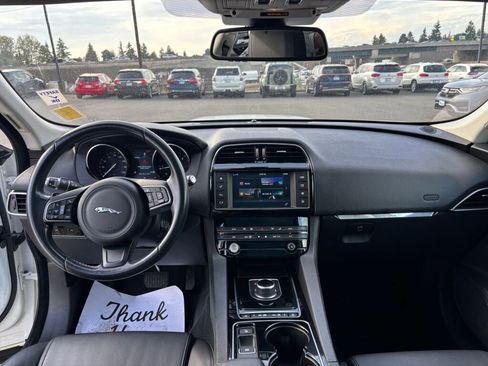 Used 2017 Jaguar F-PACE Premium AWD/4WD image 12
