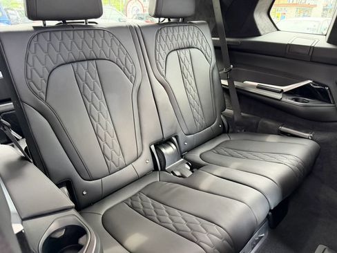 Used 2022 BMW X7 M50i w/ Dynamic Handling Package AWD/4WD image 16