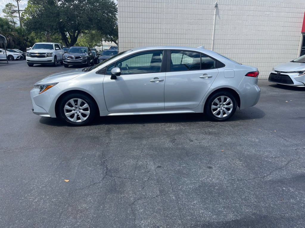 Used 2025 Toyota Corolla LE FWD image 2
