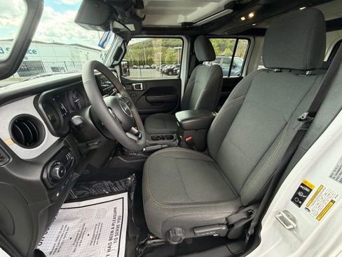 Used 2024 Jeep Wrangler Unlimited w/ Convenience Group AWD/4WD image 33