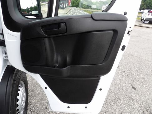 Used 2025 RAM ProMaster 2500 w/ U-Haul Equipment Group FWD image 30