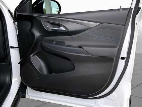 Used 2024 Buick Envista Sport Touring w/ Convenience I Package FWD image 23