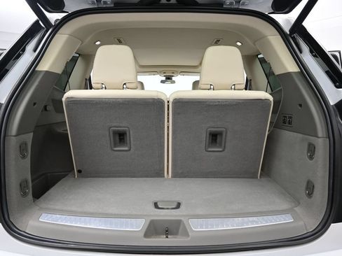 Certified 2024 Cadillac XT6 Premium Luxury w/ LPO, Floor Liner Package AWD/4WD image 23