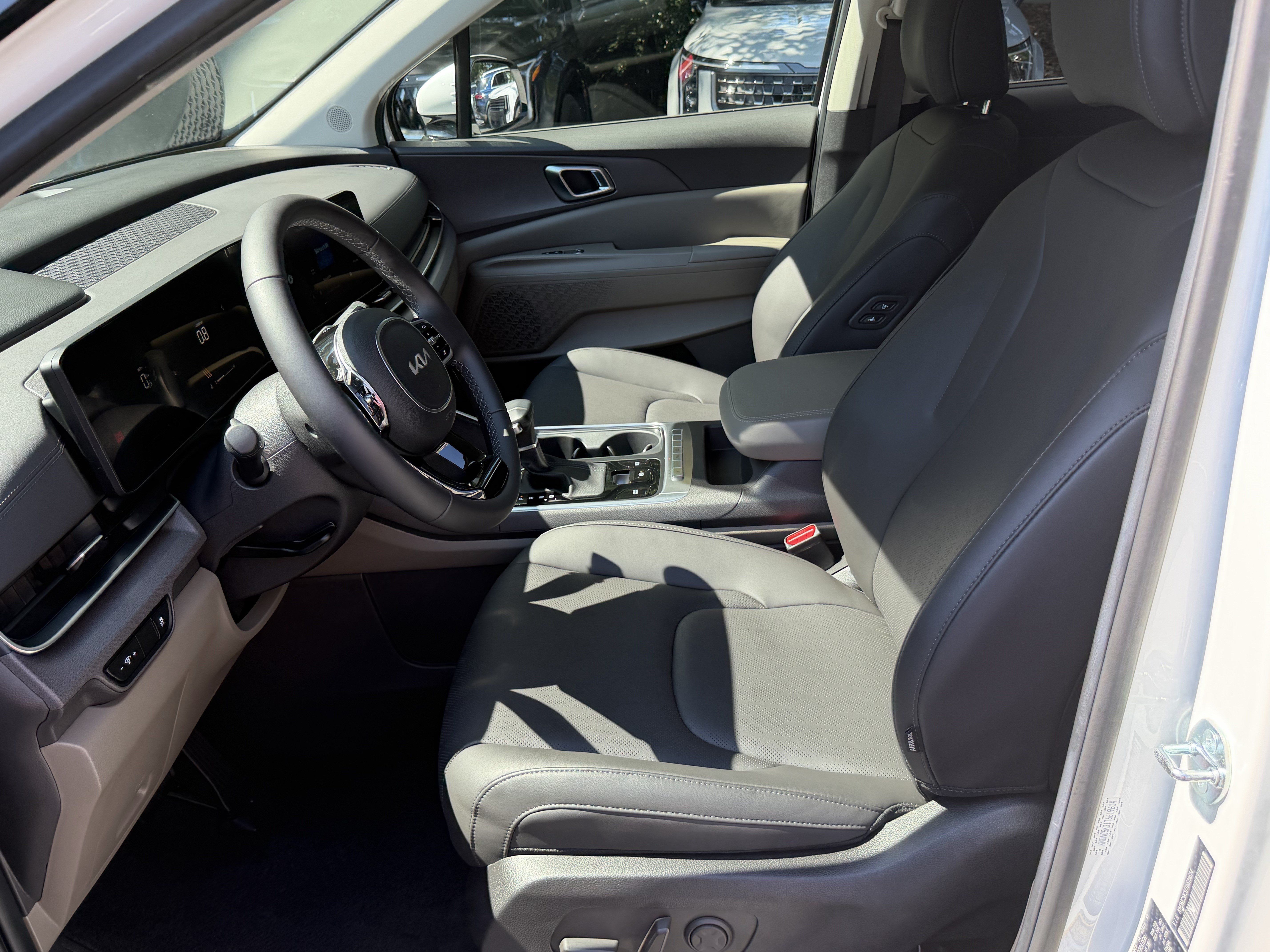 Certified 2026 Kia Carnival EX FWD image 9