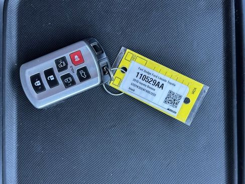 Used 2015 Toyota Sienna XLE image 36