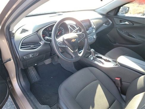 Used 2019 Chevrolet Malibu LT image 9
