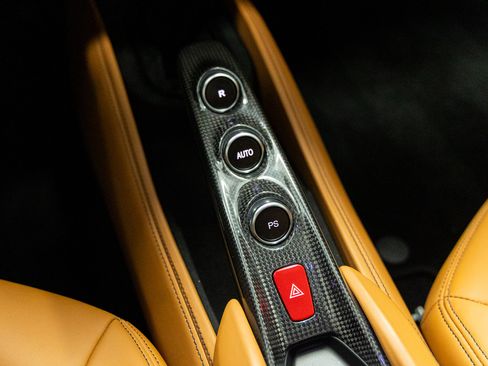 Used 2022 Ferrari F8 Tributo image 44