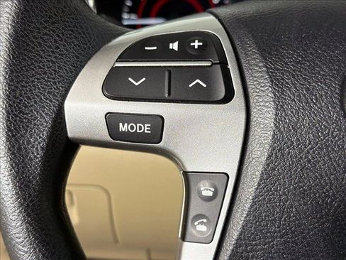 Used 2013 Toyota Highlander Plus FWD image 24