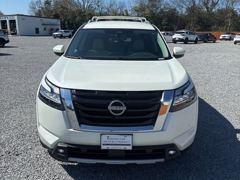 Used 2023 Nissan Pathfinder SL w/ Lighting Package (N92) image 8