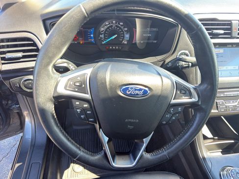 Used 2018 Ford Fusion SE w/ Equipment Group 201A FWD image 16