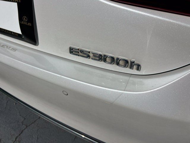 Used 2023 Lexus ES 300h w/ Premium Package FWD image 4