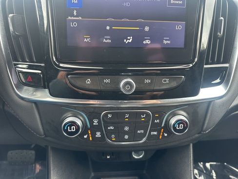 Used 2023 Chevrolet Traverse LT image 19