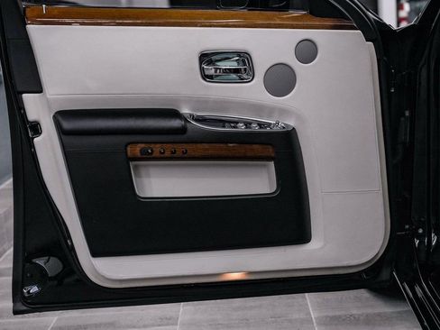 Used 2011 Rolls-Royce Ghost RWD image 15