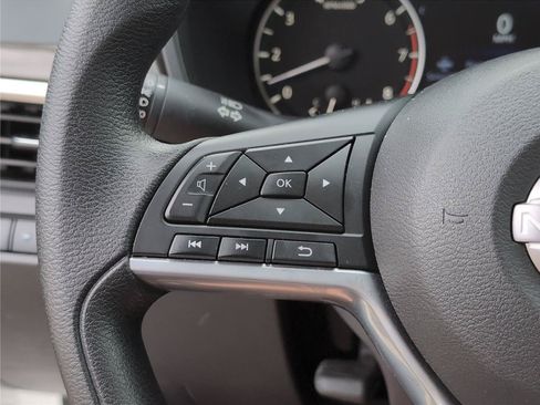 Used 2025 Nissan Altima 2.5 SV FWD image 30