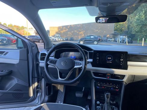 Used 2025 Volkswagen Taos SE image 30