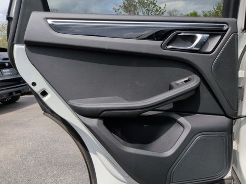 Used 2023 Porsche Macan image 38