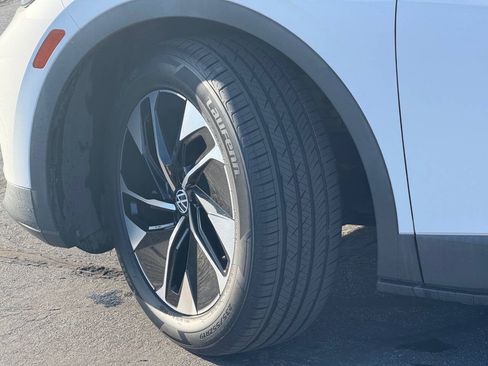 Used 2021 Volkswagen ID.4 Pro RWD image 15