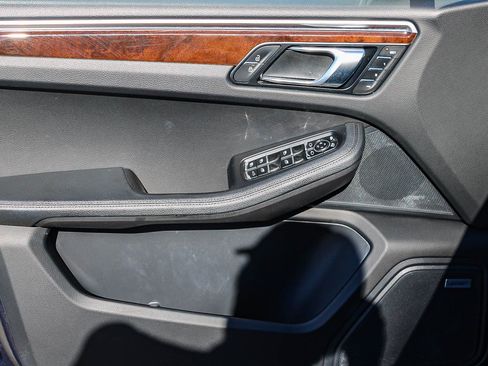 Used 2020 Porsche Macan S image 21