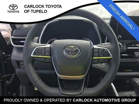 Used 2023 Toyota Highlander XLE FWD image 8