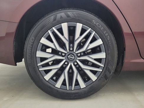 Used 2025 Nissan Altima 2.5 SV FWD image 31