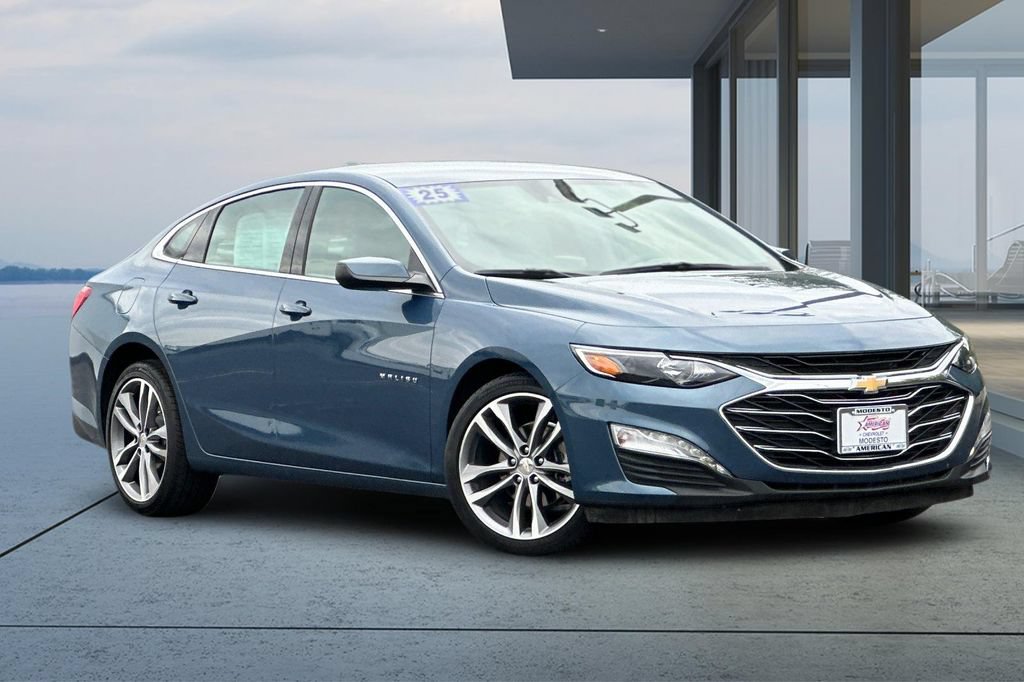 Used 2025 Chevrolet Malibu LT FWD image 2