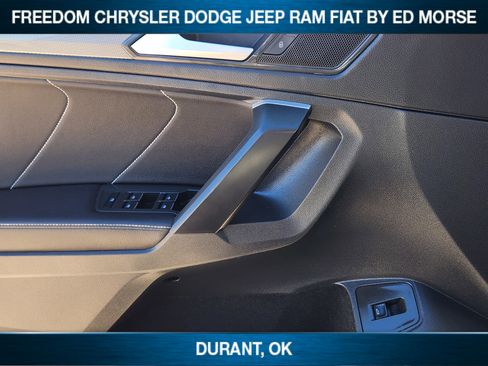 Used 2024 Volkswagen Tiguan SE image 17