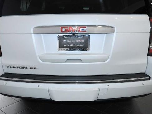 Used 2017 GMC Yukon XL Denali image 13