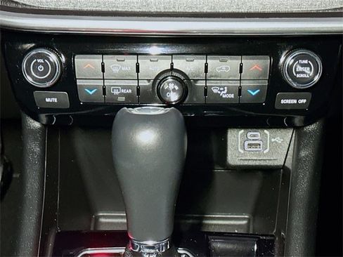 Used 2022 Jeep Compass Latitude w/ Convenience Group image 29