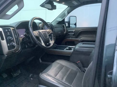 Used 2018 GMC Sierra 2500 Denali w/ Suspension Package, Off-Road image 3