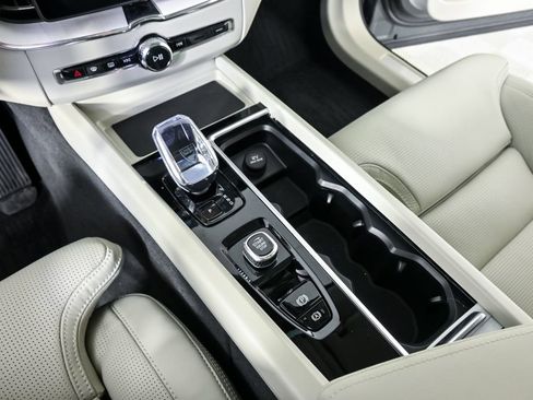 Certified 2026 Volvo XC60 B5 Ultra w/ Protection Package Premier image 19