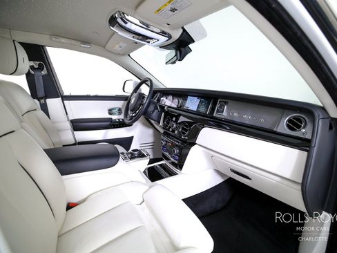 Certified 2024 Rolls-Royce Phantom Sedan RWD image 37