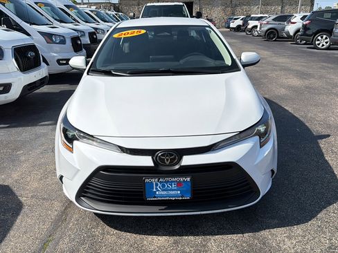 Used 2025 Toyota Corolla LE FWD image 2