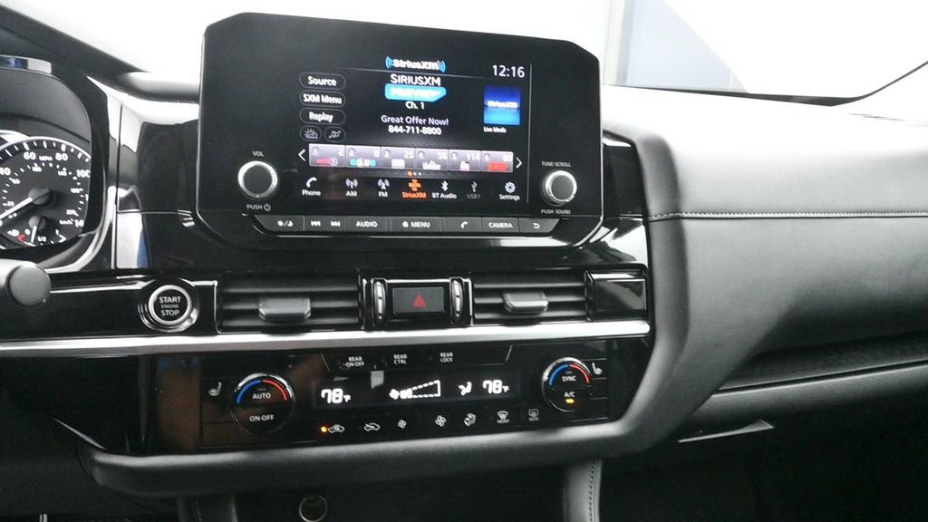 Used 2024 Nissan Pathfinder SV FWD image 11