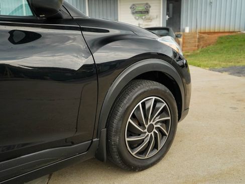 Used 2019 Nissan Kicks S FWD image 18