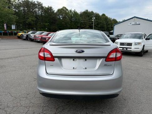 Used 2013 Ford Fiesta SE FWD image 4