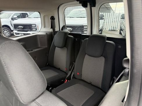 Used 2022 Ford Transit Connect XL image 18