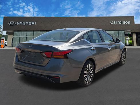 Used 2025 Nissan Altima 2.5 SV FWD image 5