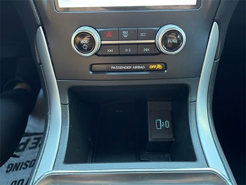 Used 2022 Ford Edge ST-Line image 14