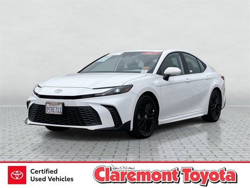Certified 2025 Toyota Camry SE image 1